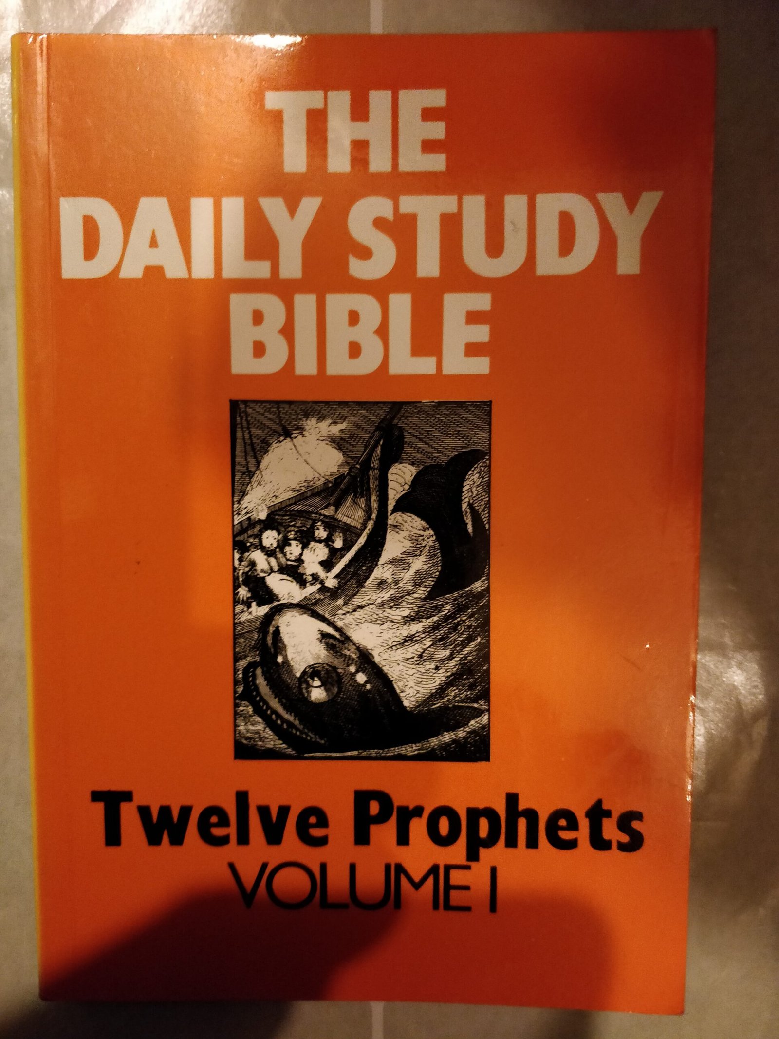 The Daily Study Bible: Twelve Prophets Volume 1